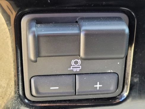 Used 2024 Chevrolet Silverado 2500 LT AWD/4WD image 18