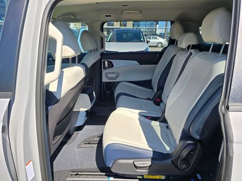 New 2026 Kia Carnival EX FWD image 13