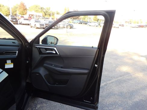 New 2025 Mitsubishi Outlander SE image 18