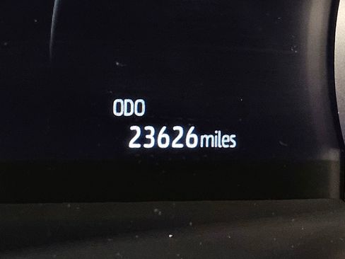 Used 2024 Toyota Highlander XLE image 30