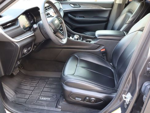 Used 2024 Jeep Grand Cherokee L Limited w/ Black Appearance Package RWD image 15