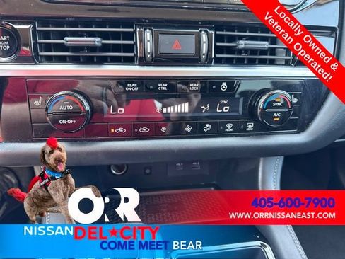 Used 2025 Nissan Pathfinder SL FWD image 27