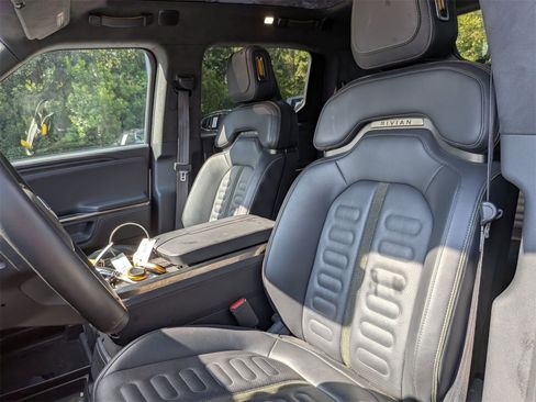 Used 2022 Rivian R1T Adventure image 15