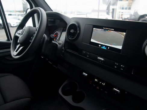Used 2024 Mercedes-Benz Sprinter 3500 image 32