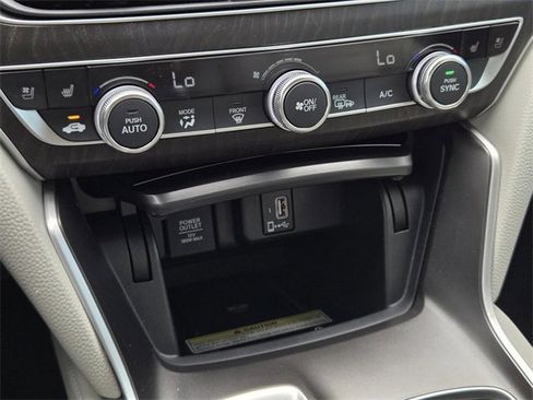 Used 2018 Honda Accord Touring image 22