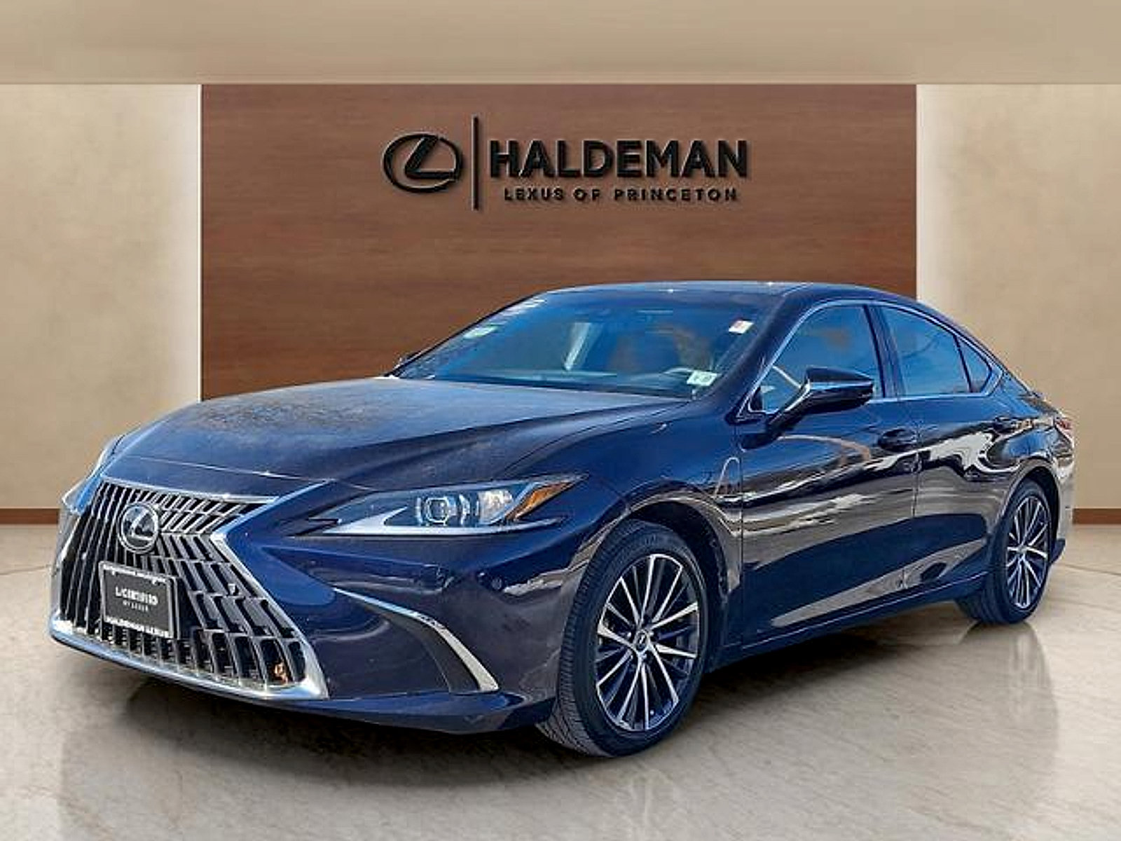 Used 2022 Lexus ES 350 w/ Premium Package FWD image 3