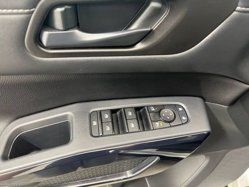 Used 2025 Nissan Pathfinder SV AWD/4WD image 14
