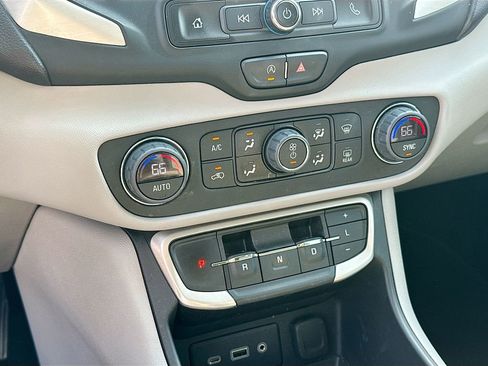 Used 2022 GMC Terrain SLE w/ Driver Convenience Package image 17