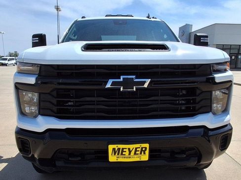 Used 2025 Chevrolet Silverado 2500 Custom w/ Custom Value Package AWD/4WD image 3