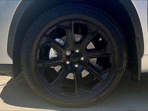 Used 2023 Toyota Highlander L image 11