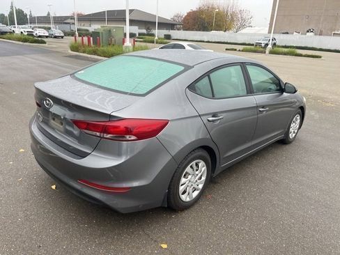 Used 2018 Hyundai Elantra SE image 5
