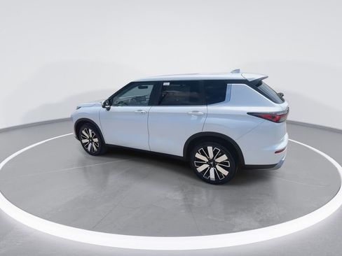 Used 2025 Mitsubishi Outlander SE FWD image 6
