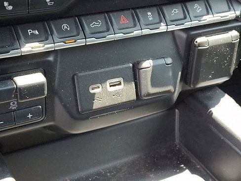 Certified 2020 Chevrolet Silverado 1500 RST AWD/4WD image 22