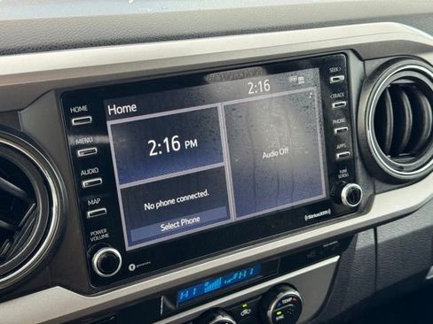 Used 2021 Toyota Tacoma SR5 w/ Trail Edition image 28