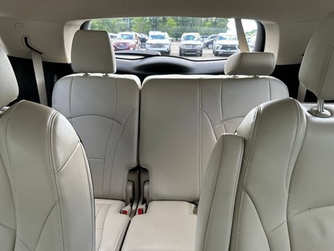 Used 2024 Buick Enclave Essence AWD/4WD image 16