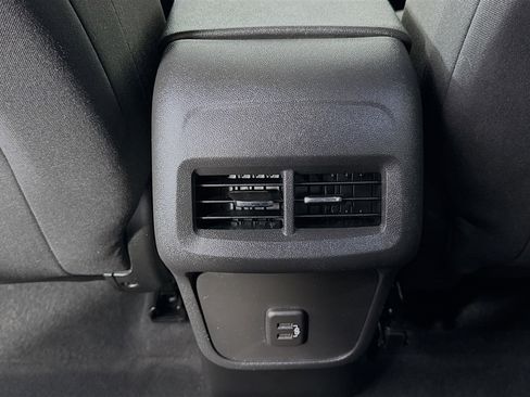 Used 2023 Chevrolet Equinox LT FWD image 25