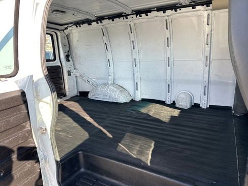 Used 2011 Chevrolet Express 1500 image 24
