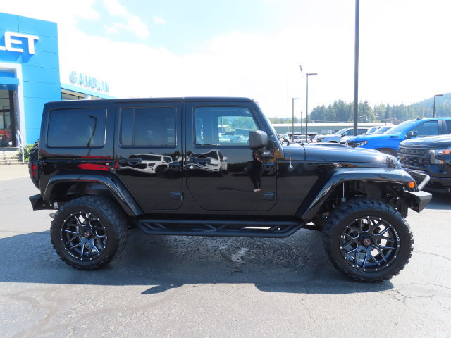 Used 2018 Jeep Wrangler Unlimited Sahara AWD/4WD image 9