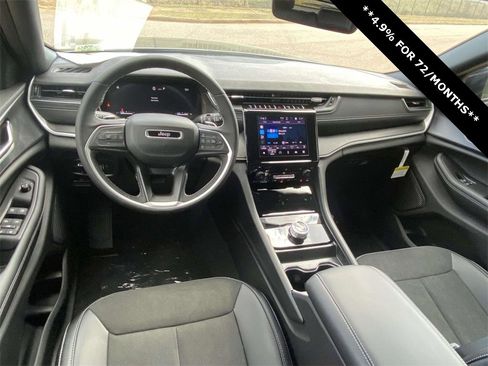 New 2025 Jeep Grand Cherokee Altitude image 37