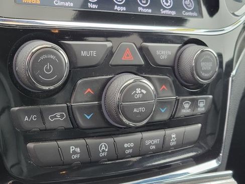 Used 2020 Jeep Grand Cherokee Limited image 29