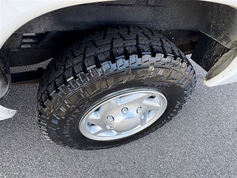 Used 2009 Ford E-350 and Econoline 350 Super Duty Wagon image 33