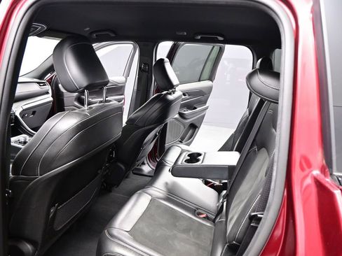 Used 2024 Jeep Grand Cherokee Altitude image 23