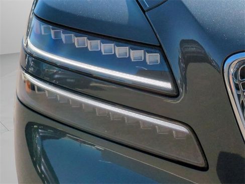 Certified 2025 Genesis GV80 2.5T Standard image 9