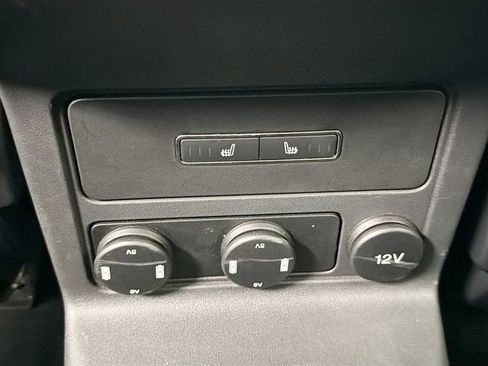 Used 2017 Jaguar F-PACE Premium image 25