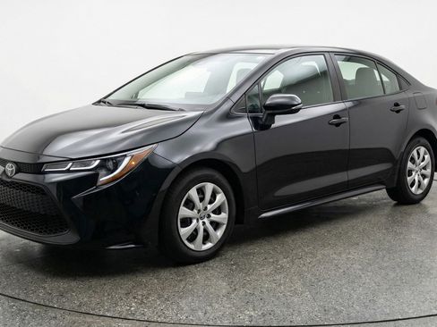 Used 2025 Toyota Corolla LE FWD image 3