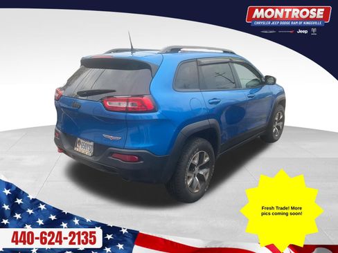 Used 2017 Jeep Cherokee Trailhawk w/ Cold Weather Group AWD/4WD image 3