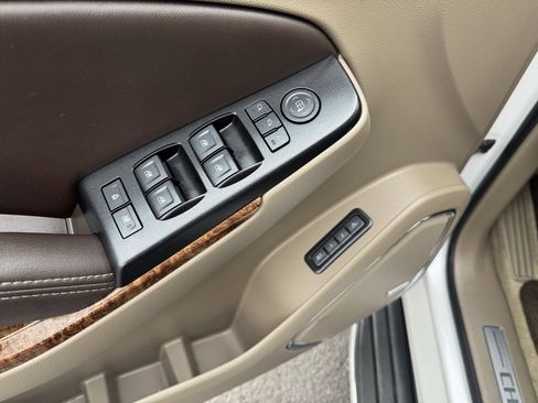 Used 2017 Chevrolet Suburban Premier image 16