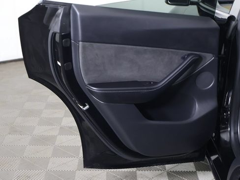 Used 2022 Tesla Model Y Long Range AWD/4WD image 27