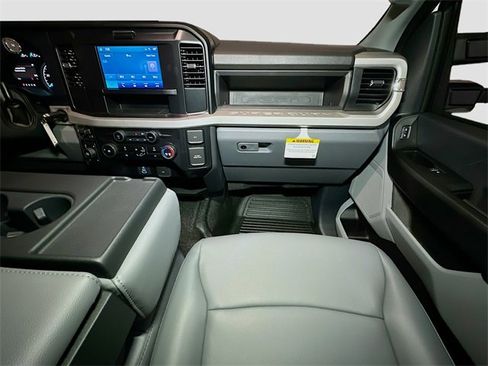 New 2026 Ford F250 XL w/ XL Chrome Package image 25