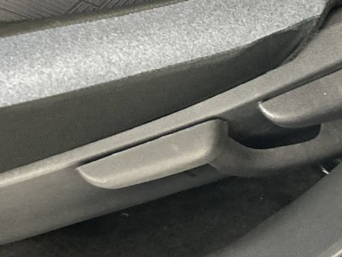 Used 2025 Nissan Versa SV FWD image 20
