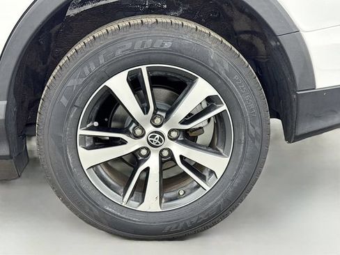 Used 2018 Toyota RAV4 XLE AWD/4WD image 37