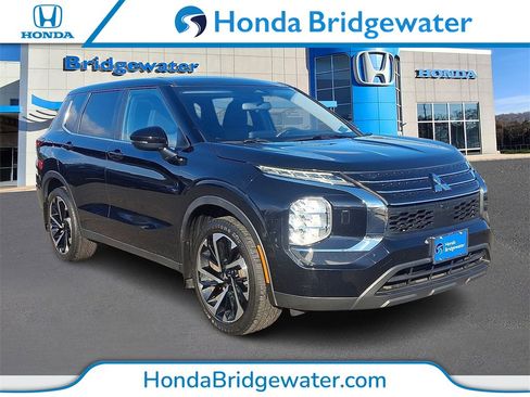 Used 2022 Mitsubishi Outlander ES image 1