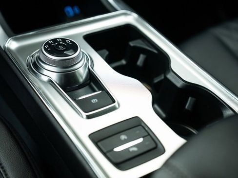 Used 2024 Ford Edge Titanium image 19