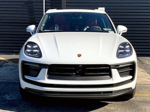 Certified 2026 Porsche Macan image 13