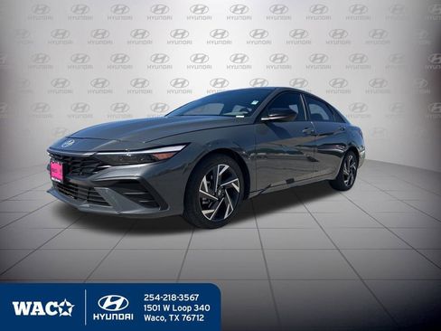 Used 2025 Hyundai Elantra Sport image 8