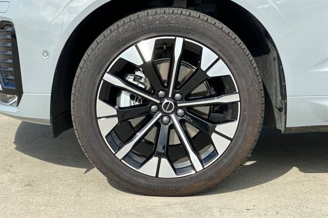 Used 2026 Volvo XC60 B5 Plus w/ Climate Package AWD/4WD image 31