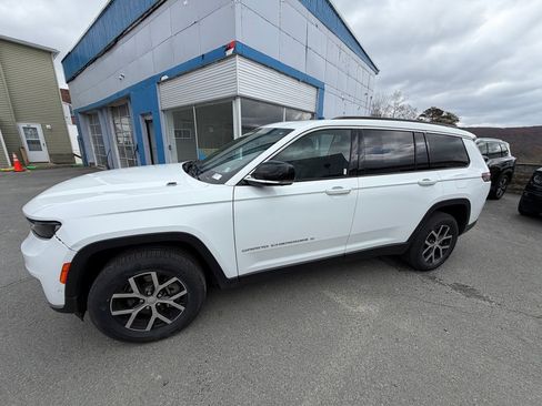 Used 2024 Jeep Grand Cherokee L Limited w/ Luxury Tech Group II image 2