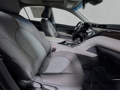 Used 2018 Toyota Camry LE image 31