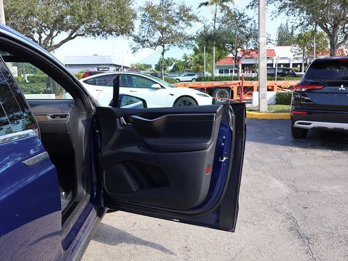 Used 2016 Tesla Model X 90D image 22