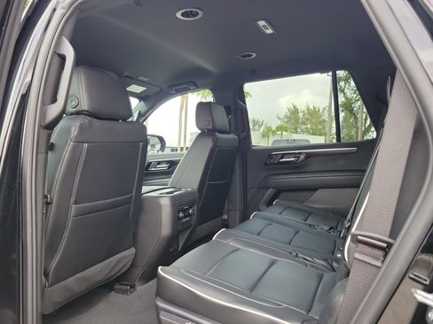 Used 2025 Chevrolet Tahoe LS RWD image 14
