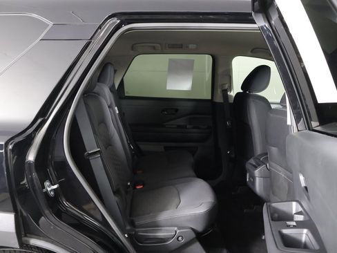 Used 2024 Nissan Pathfinder S image 29