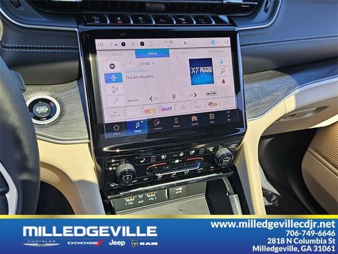 New 2025 Jeep Grand Cherokee Limited w/ Luxury Tech Group II image 22