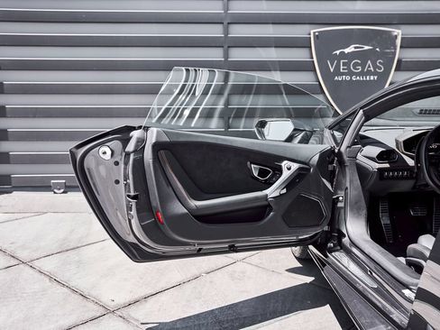 Used 2021 Lamborghini Huracan EVO RWD image 34