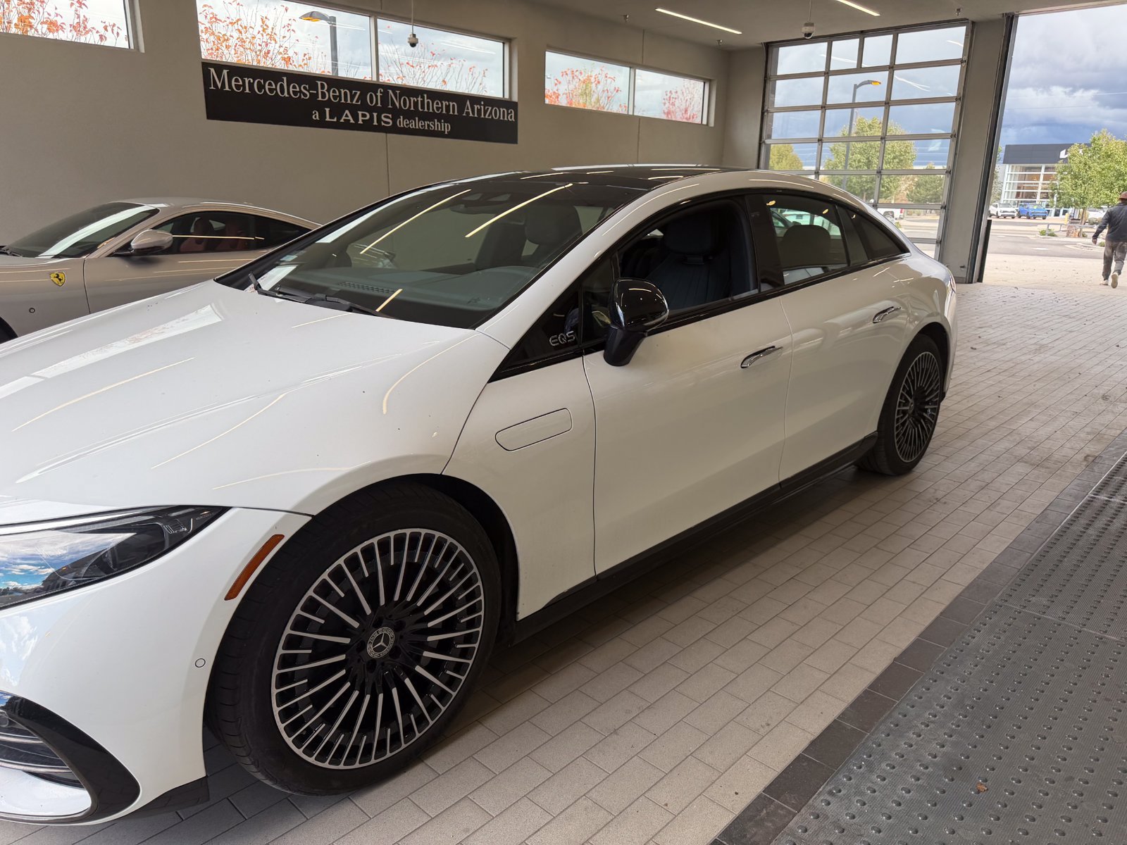 Used 2024 Mercedes-Benz EQS 580 4MATIC Sedan image 2