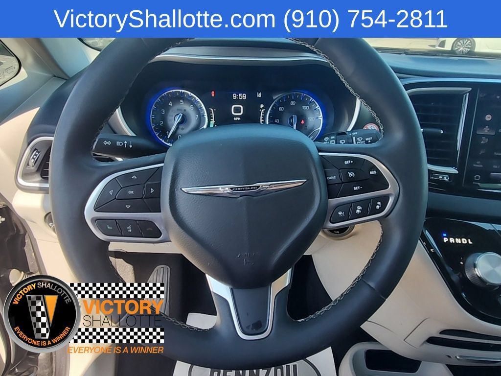 Certified 2022 Chrysler Pacifica Touring-L FWD image 11