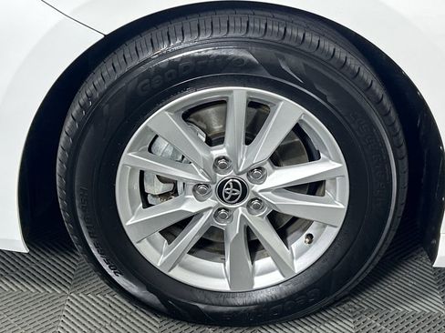 Used 2025 Toyota Camry LE image 9